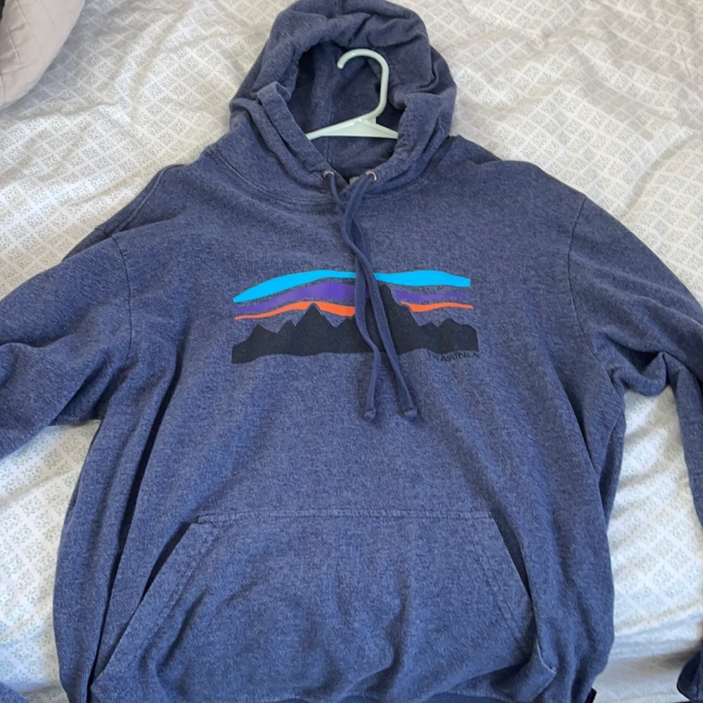 Navy Patagonia sweatshirt